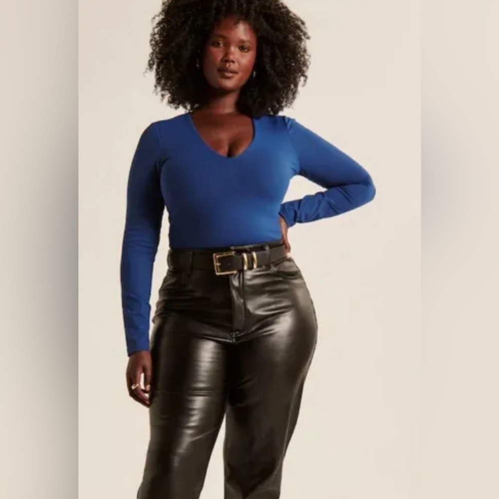COPY - Abercrombie & Fitch long-sleeve seamless fabric V-neck bodysuit
